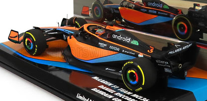 Modelo de coche McLaren F1 Team MCL36 con los colores de Daniel Ricciardo en Baréin, objeto de colección disponible en Vroomi.