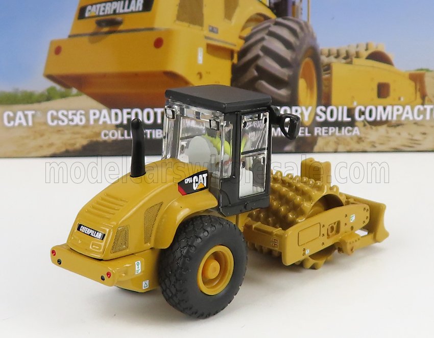 Maqueta detallada de la compactadora de suelo Caterpillar CS56 con patas de gato, expuesta con su caja, a la venta en Vroomi.