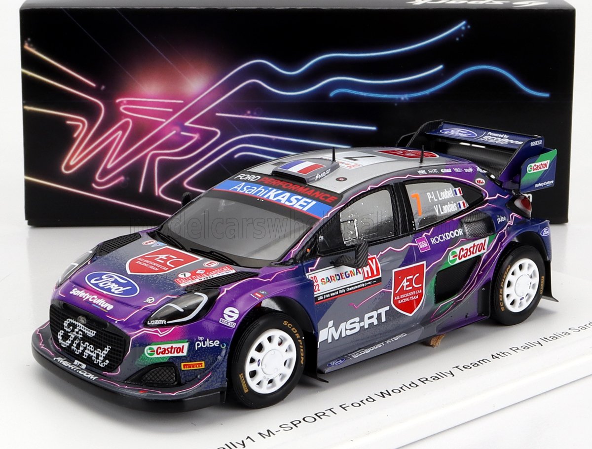 Maqueta del coche del equipo M-Sport Ford World Rally Team 4.º Rally Italia Sardegna 2022 con adhesivos de patrocinadores, disponible en Vroomi.