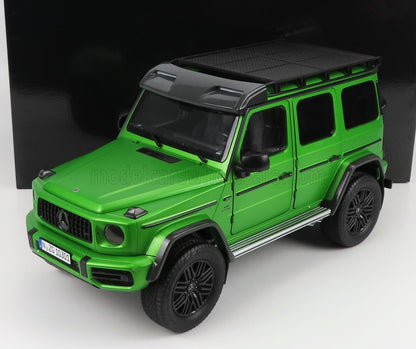 SUV Mercedes Clase G verde con bacas negras y neumáticos todoterreno, disponible en Vroomi.