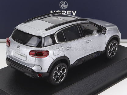 Maqueta de coche Citroën C5 Aircross plateado en expositor, ahora accesible a través de la plataforma Vroomi.