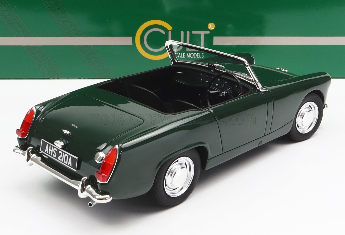 Coche clásico descapotable verde a escala 1/18, disponible para su compra en Vroomi.