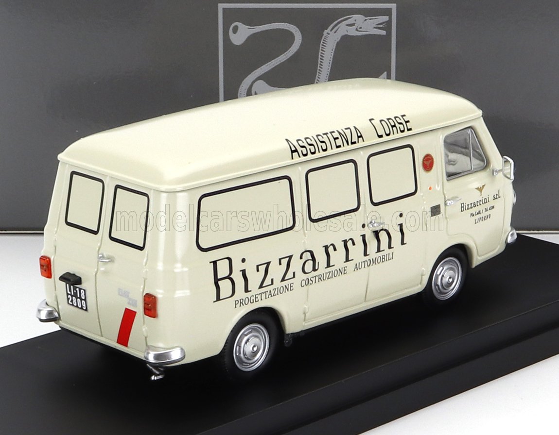 Maqueta vintage de la furgoneta de asistencia de Bizzarrini con texto en italiano, a la venta en Vroomi.