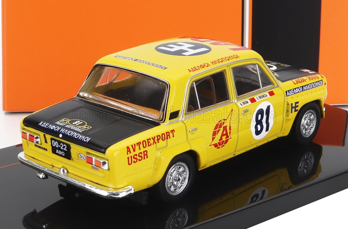 Modelo vintage de coche de carreras de la URSS amarillo y negro con el número 81, disponible en la plataforma Vroomi.