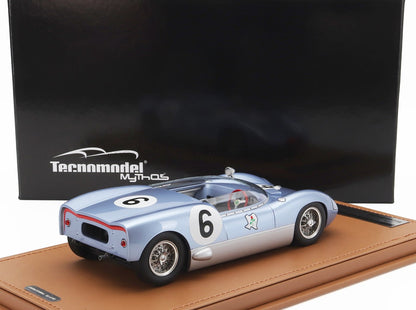 Modelo a escala del coche de carreras Tecnomodel Blue Tecnomodel , número 6, sobre base de cuero, presentado en Vroomi.