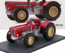 Modelo a escala del tractor Red Schlüter Super 1500 V con ruedas amarillas en exposición, disponible en Vroomi.