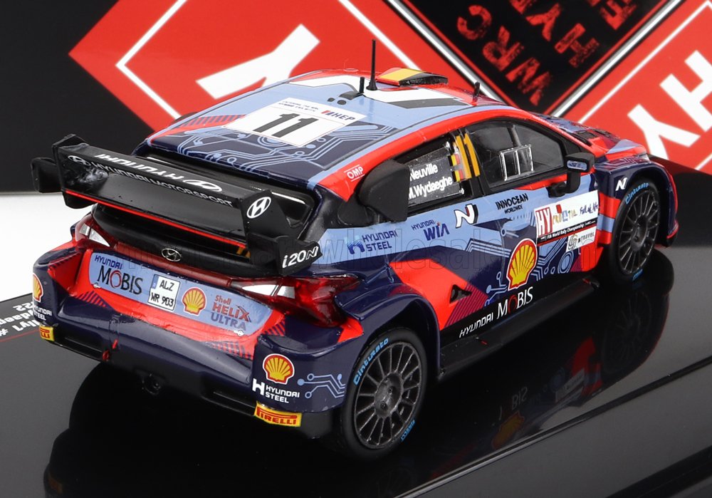Coche de rally Hyundai WRC a escala 1/18 con detalladas calcomanías de patrocinadores, disponible en Vroomi.