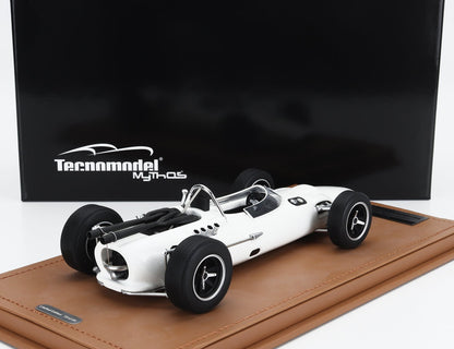 Modelo Tecnomodel de coche de carreras con ruedas descubiertas Tecnomodel en color blanco sobre una base de cuero marrón, disponible en Vroomi.