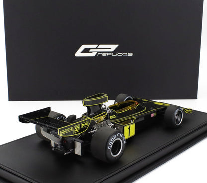 Maqueta vintage de Fórmula 1 GP Replicas en negro y amarillo en exposición, a la venta en Vroomi.