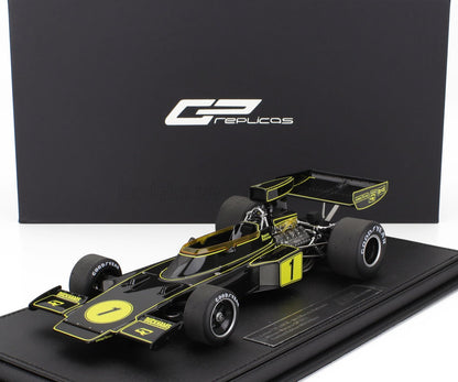 Coche modelo Lotus 72E F1 negro y amarillo de GP Replicas, expuesto con todo detalle, a la venta en Vroomi.