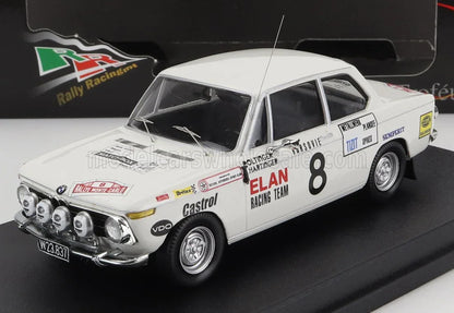 Modelo clásico blanco de coche de rally BMW con el número 8, adhesivos del equipo ELAN Racing Team, luces delanteras detalladas, disponible en Vroomi.