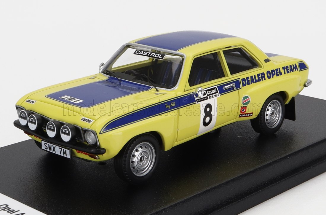 Coche de rally amarillo y azul del equipo Opel Team con el número 8, ya disponible en Vroomi.