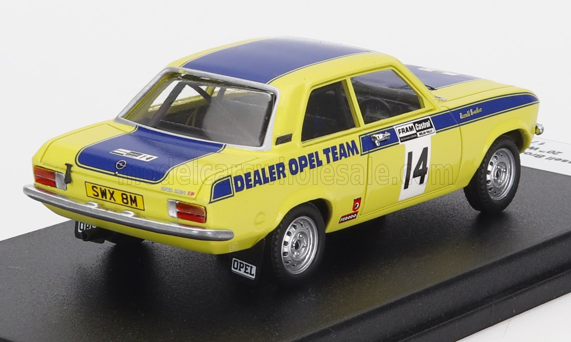 Modelo vintage de coche de carreras Dealer Opel Team amarillo y azul con el número 14 en pantalla negra, ahora disponible en Vroomi.