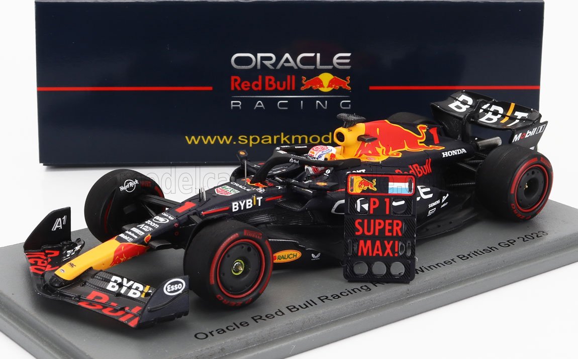 Maqueta del coche ganador del Gran Premio de Gran Bretaña de 2023 de Oracle Red Bull con el letrero «Super Max», disponible en Vroomi.
