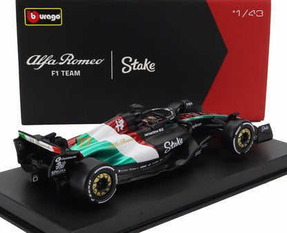 Maqueta de coche Alfa Romeo F1 Team Stake a escala 1/43 de Bburago en soporte de exposición, ofrecida en Vroomi.
