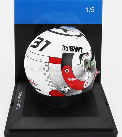 Maqueta a escala 1:5 del casco de carreras con el número 31, logotipos de BWT y Amazon Music, GP de Bélgica 2023, a la venta en Vroomi.