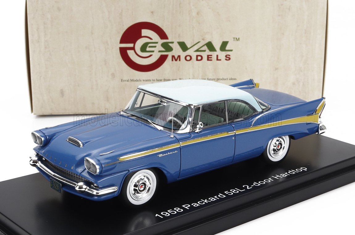 Modelo detallado del coche Packard 58L de 1958, con techo rígido y dos puertas, en azul y blanco, disponible en Vroomi.