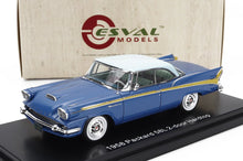 Modelo detallado del coche Packard 58L de 1958, con techo rígido y dos puertas, en azul y blanco, disponible en Vroomi.
