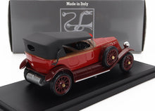 Coche de juguete descapotable rojo vintage con capota blanda negra, expuesto con embalaje italiano, disponible en Vroomi.