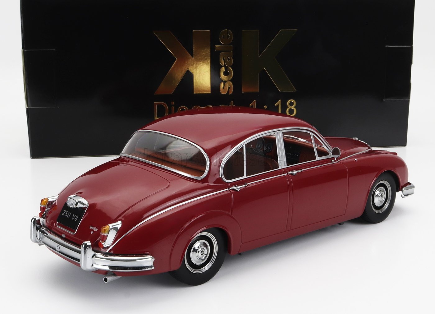 Coche clásico Red Jaguar V8 a escala 1:18, disponible en Vroomi.