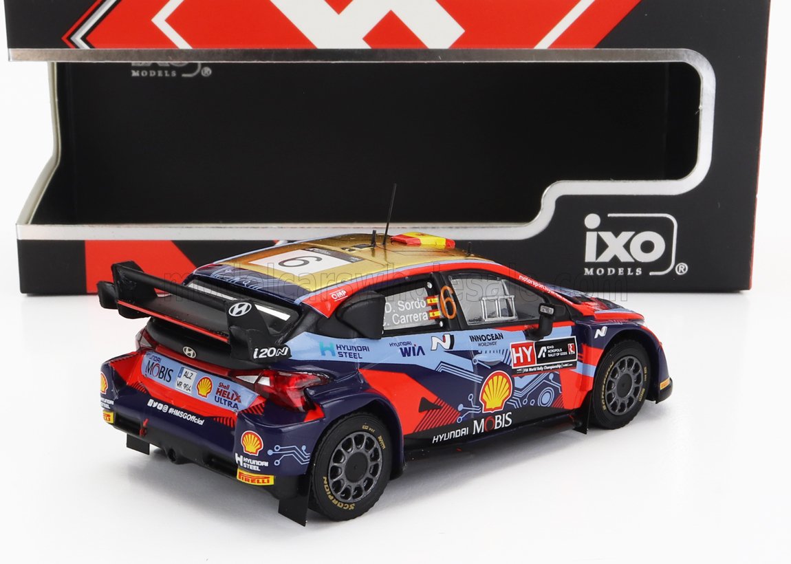 Maqueta del Hyundai WRC a escala 1/43 con logotipos de patrocinadores, disponible en Vroomi para coleccionistas.
