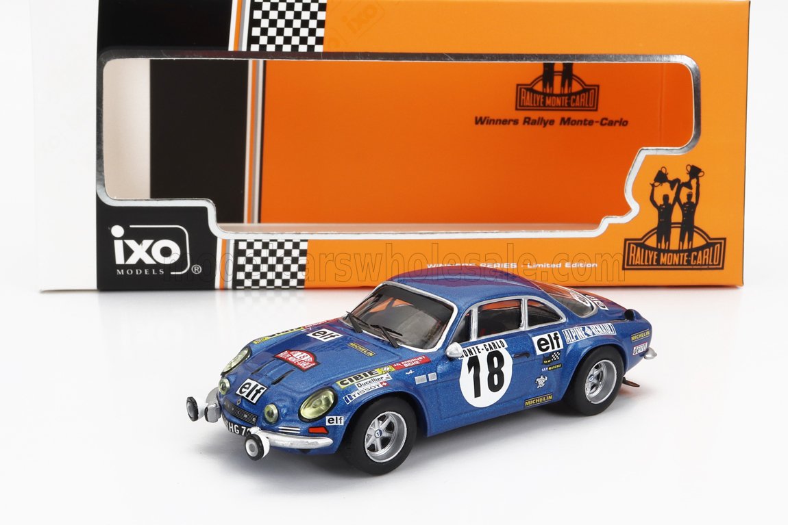 Coche modelo Blue Alpine Rally Monte-Carlo con el número 18 y calcomanías, expuesto con IXO Models naranja IXO Models , disponible en Vroomi.