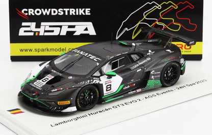 Modelo de coche de carreras Lamborghini Huracán GT3 EVO 2 en negro con detalles en verde, 24H Spa 2023, disponible en Vroomi.