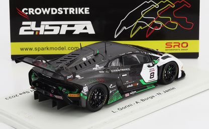 Modelo de coche de carreras CrowdStrike 24 Spa GT3 en blanco y negro con logotipos de patrocinadores, expuesto sobre una base blanca, a la venta en Vroomi.