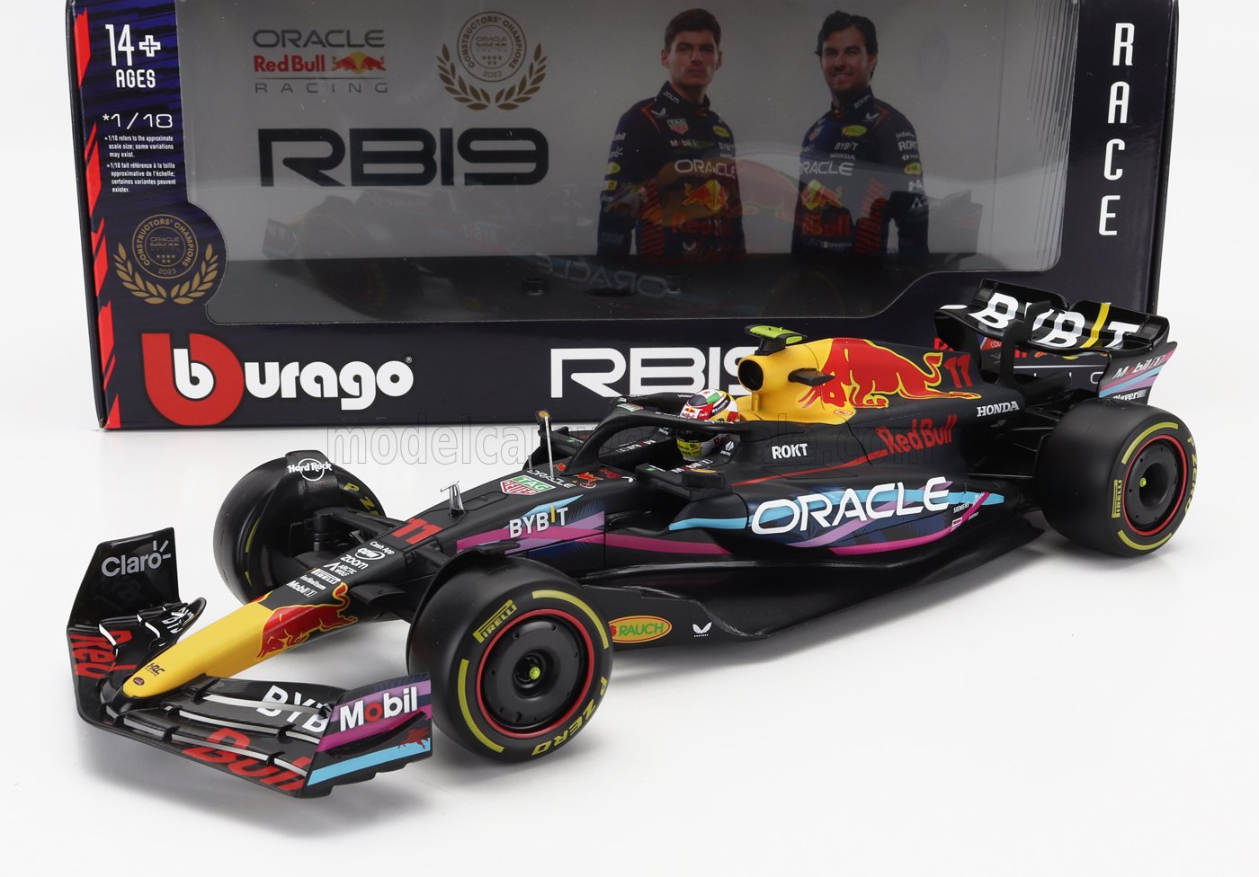 Modelo de coche de Fórmula 1 Red Bull a escala 1:18 de Bburago con la marca Oracle y Honda, disponible en Vroomi.