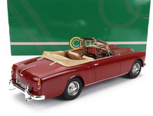 Maqueta clásica convertible de color burdeos con interior marrón claro, ya disponible para coleccionistas.