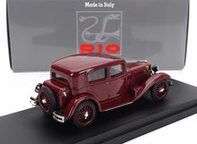 Modelo de coche vintage de Borgoña fabricado en metal fundido a presión con ruedas detalladas, actualmente disponible en línea.