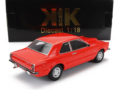 Coche clásico Ford Taunus GT rojo a escala 1:18 con embalaje negro y dorado, disponible en Vroomi.