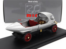 Maqueta vintage de coche plateado con ruedas rojas, ahora disponible para coleccionistas en Vroomi.