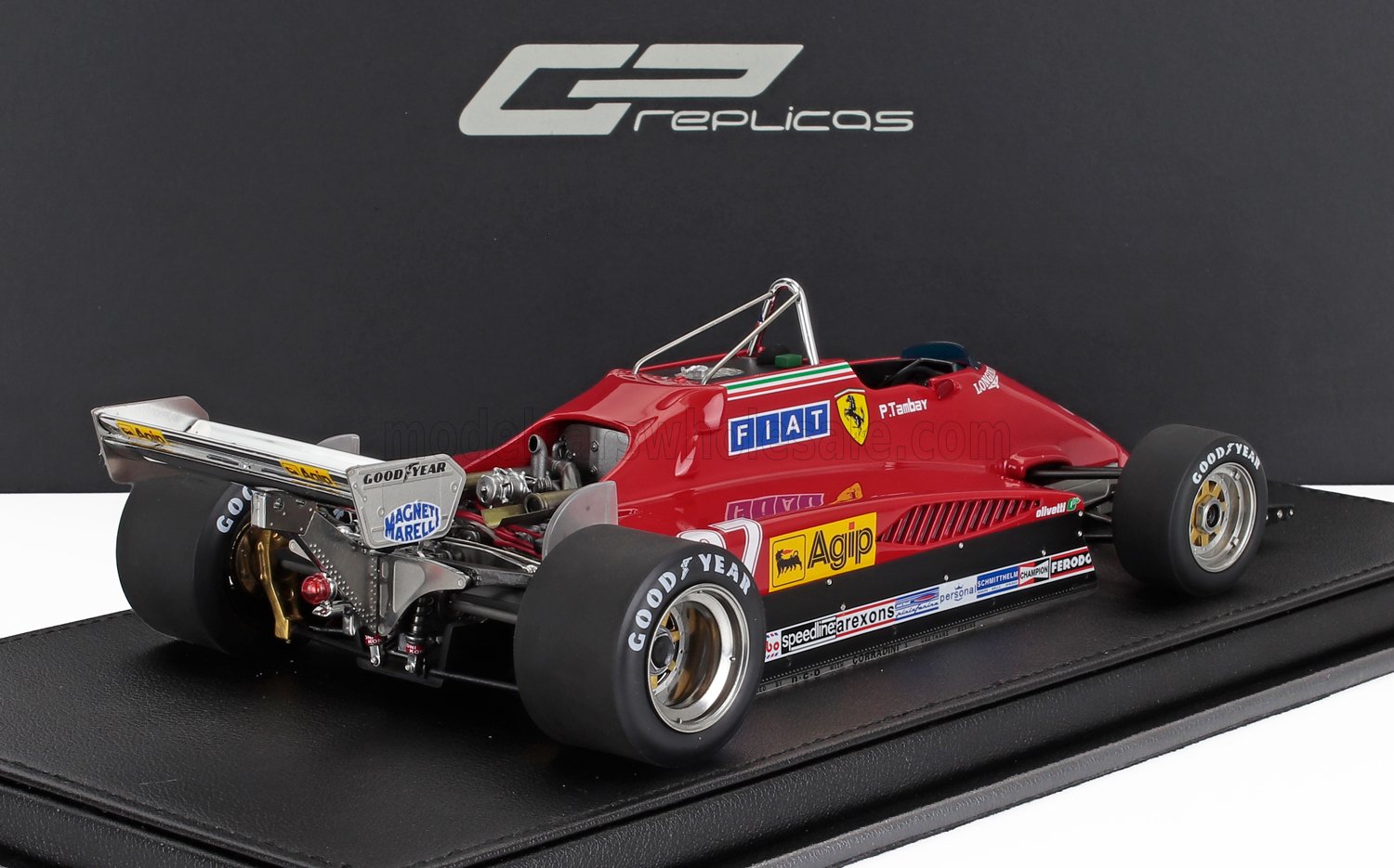 Modelo de coche de carreras Ferrari Fórmula 1 vintage rojo con neumáticos Goodyear y logotipos de patrocinadores, anunciado en Vroomi.