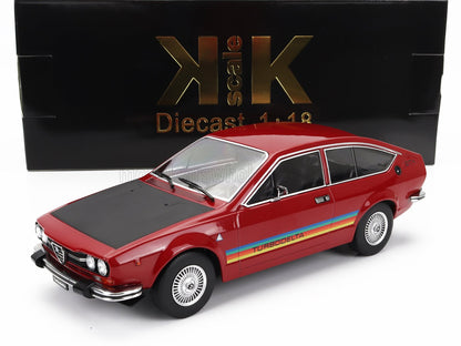 Coche de juguete Alfa Romeo GTV Turbo Delta rojo a escala 1:18 con capó negro y franja arcoíris, disponible en Vroomi.