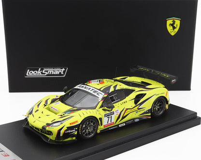 Modelo de coche de carreras Ferrari GT3 amarillo con detalles en negro y rojo sobre una base de exposición, disponible a través de Vroomi.