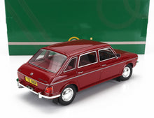 Maqueta clásica de coche a escala en color rojo, réplica de coleccionista ya disponible para su compra.