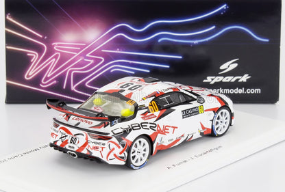 Modelo de coche de carreras Cybernet a escala 1:43 con los colores de Lenovo, ruedas blancas, expuesto en un soporte, a la venta en Vroomi.