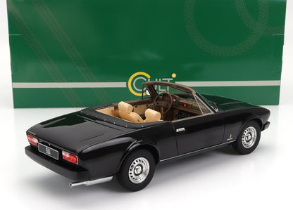 Maqueta coleccionable del Peugeot 504 Cabriolet negro, ya disponible para su compra online.