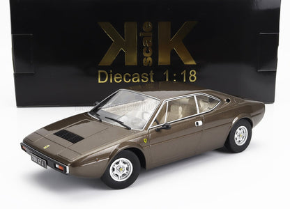 Coche Ferrari 208 GT4 a escala 1:18 de Brown, con interior beige, vendido a través de Vroomi.