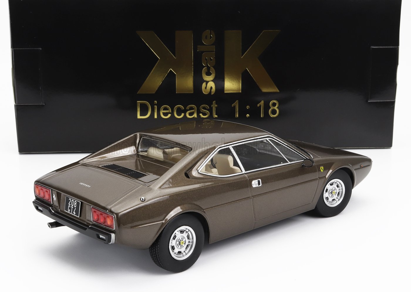Coche a escala 1:18 de Ferrari 208 GT4 fabricado en metal fundido con interior beige, disponible en Vroomi.
