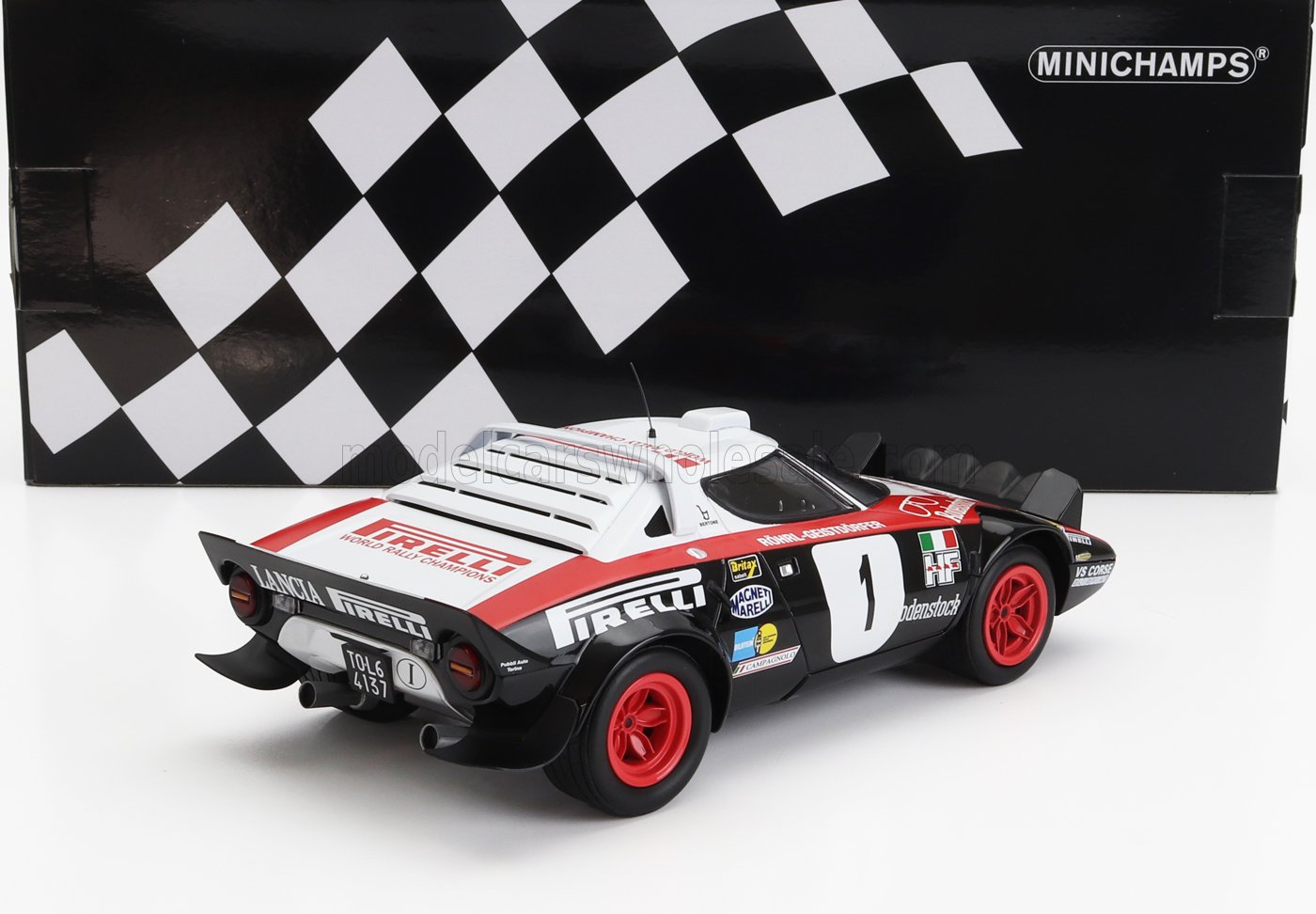 Modelo de coche de rally Minichamps Stratos con adhesivos Pirelli y ruedas rojas, a la venta en Vroomi.