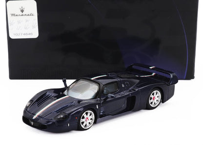 Modelo a escala 1/43 detallado del Maserati MC12 fabricado en metal fundido, ya disponible para coleccionistas en línea.