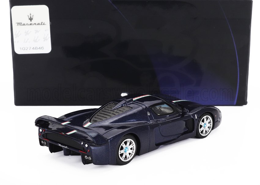 Coche a escala 1:18 Maserati MC12 de metal fundido con caja de coleccionista, actualmente disponible en Vroomi.