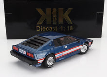 Modelo de coche Lotus Essex a escala 1:18 de Blue con neumáticos Goodyear, disponible en Vroomi.