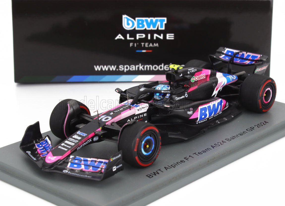 Coche modelo BWT Alpine Team A524 GP de Baréin 2024 con decoración rosa y negra disponible en Vroomi.