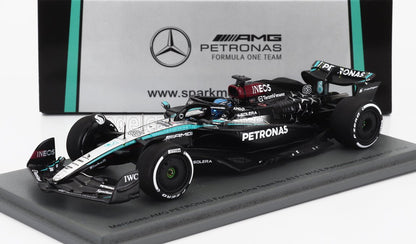 Modelo detallado del coche de Fórmula 1 Mercedes-AMG Petronas n.º 63 con los logotipos de los patrocinadores, presentado en la plataforma Vroomi.