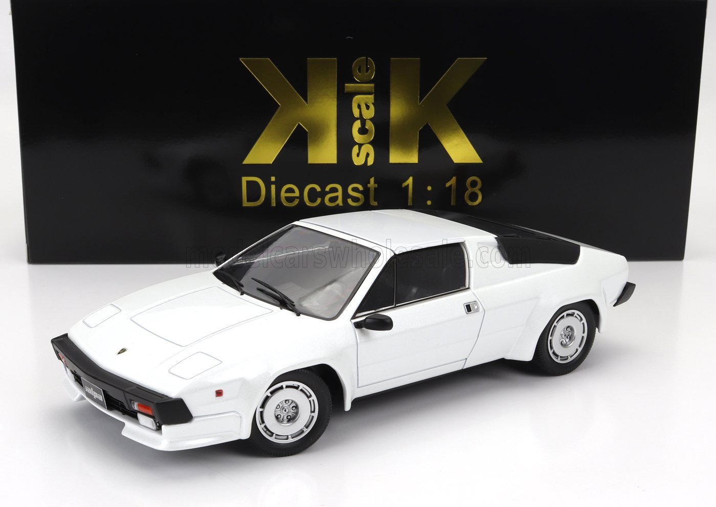 Maqueta de coche Lotus Esprit a escala 1:18 en color blanco, fabricada en metal fundido, presentada en una caja KK Scale negra y dorada, disponible en Vroomi.