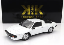 Maqueta de coche Lotus Esprit a escala 1:18 en color blanco, fabricada en metal fundido, presentada en una caja KK Scale negra y dorada, disponible en Vroomi.