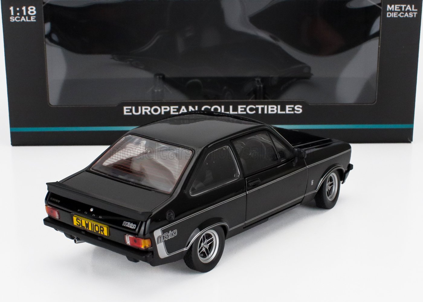 Modelo a escala 1:18 del Ford Escort Mexico negro, disponible en Vroomi para coleccionistas.